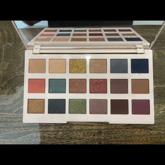 Eye shadow - Picture 2 of 2